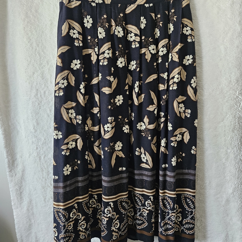 Floral Print Midi Skirt in Navy and Cream